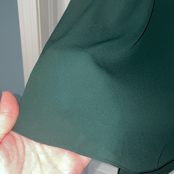 RW&Co Green Sleeveless Vneck Blouse - Picture 2 of 3